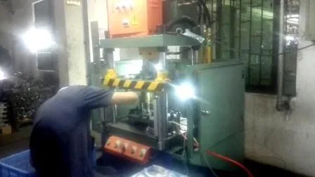 Presse hydraulique automatique de poteaux de la machine de découpage de pièces de moulage sous pression 4